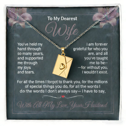 Laxrue“Customizable envelope necklaces containing secret messages, personalized photos, and necklaces.