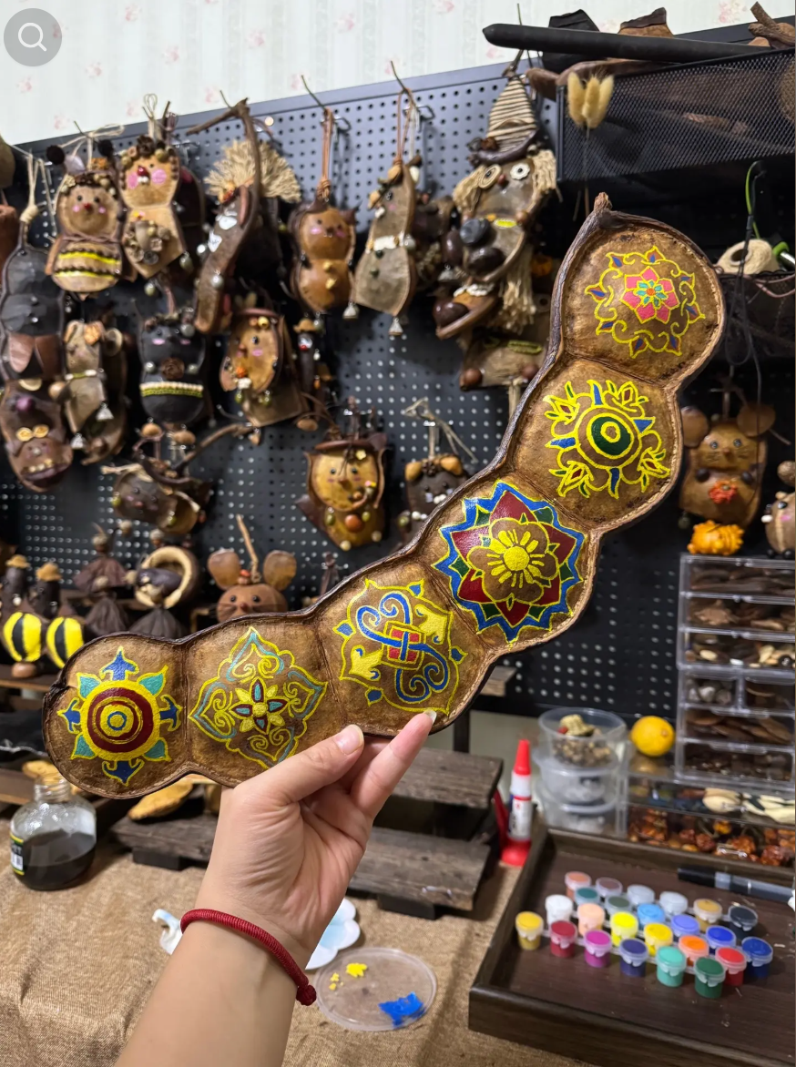 Hand-Polished Entada Bean Decor - Exotic Plant Seed Ornament for Shelf & Table