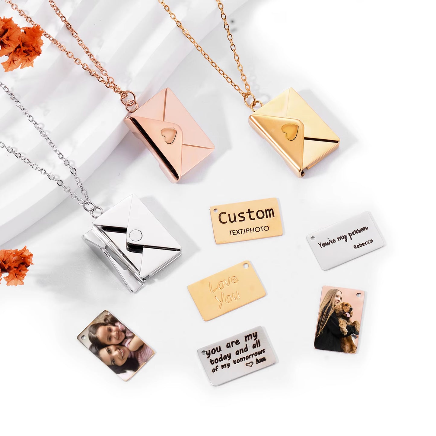 Laxrue“Customizable envelope necklaces containing secret messages, personalized photos, and necklaces.